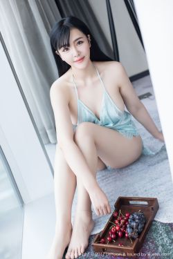 美女走光